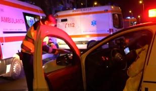 Poliție și ambulanțe la locul unui accident