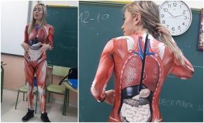 Veronica Duque îmbrăcată în costum, la ore