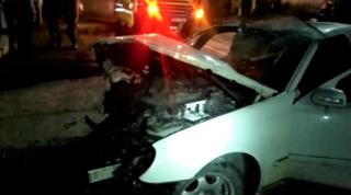Un şofer beat şi cu permisul suspendat şi-a omorât fratele, după ce s-a înfipt cu maşina într-un gard din beton (Video)