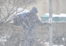 ANM a emis, vineri, o informare de ninsori şi viscol, valabilă la nivelul întregii ţări de vineri până duminică