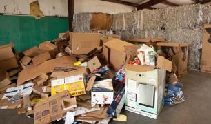 Doi iubiți au aruncat din greșeală la gunoi aproape 18.000 de euro