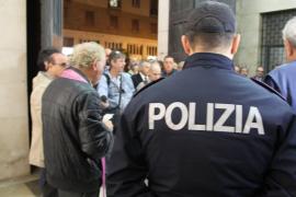 Turişti păcăliţi de un român din Italia