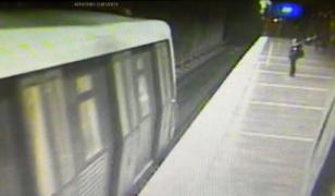 Momentul în care o tânără s-a sinucis în staţia de metrou Apărătorii Patriei