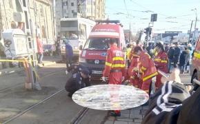 Un bărbat şi-a pierdut viaţa, după ce a fost împins în faţa tramvaiului, în Bucureşti