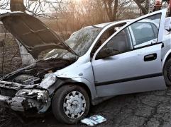 Un şofer şi-a pierdut viaţa după ce a lovit mai mulţi copaci, cu o viteză foarte mare, la Hunedoara