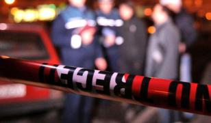Crima la Tomşani, Vâlcea. Iubita criminalului i-a ţinut lanterna