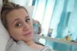 Mama copilului care a fost operat şi pus înapoi în pântece