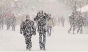 Cod portocaliu de ninsori şi viscol puternic. Vreme severă în patru judeţe, până la ora 15.00