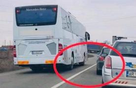 Şofer de autocar amendat şi cu permisul suspendat, după ce poliţiştii au văzut pe Facebook ce făcuse în trafic, la Arad