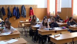 Elevi la examenul de evaluare națională