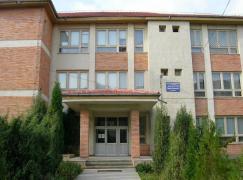 Elev din Târgovişte lovit de profesorul de matematică, care i-a confiscat şi telefonul. Anchetă la şcoală