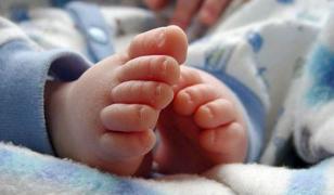 O mamă din Dej a născut un copil mort după ce un medic arab a refuzat să o consulte