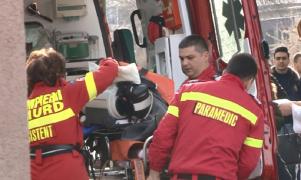 Copil de 4 ani din Dâmboviţa, în stare gravă după ce a căzut poarta peste el