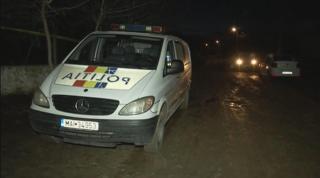 Mașină a poliției la locul unei crime