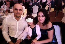 Mesajul soţiei tânărului care a murit pe scaunul frizerului, la Târgu Jiu: "Alex veghează asupra noastră, dincolo de stele"