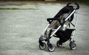 Bebeluş căzut în lac în Parcul IOR din Bucureşti, cu tot cu cărucior. Mama l-a lăsat nesupravegheat