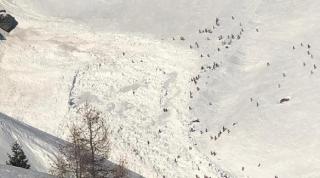 Avalanşă într-o staţiune din Elveţia. Mai multe persoane înghiţite de zăpadă