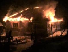 Un bebeluş de 9 luni a pierit într-un incendiu, la Târgu Lăpuş, după ce părinţii l-au lăsat singur şi s-au dus la un vecin (Video)