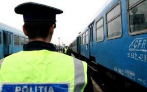 Un bărbat şi-a bătut rău nevasta în gara din Buzău, încercând să o urce în tren. Femeia a căzut leşinată pe peron