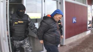 A fost arestat tânărul care i-a violat iubita unui prieten în contul datoriei. El o luase pe fată cu el şi închiriase o cameră la Sinaia