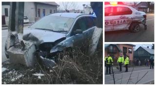 Minor din Rădăuţi se urcă la volan, cu alţi copii în maşină, spulberă totul în cale, loveşte maşina Poliţiei, reuşeşte să fugă (Video)