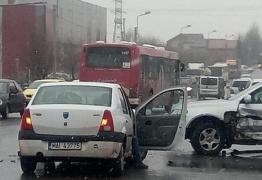 Doi poliţişti răniți într-o intersecție din Iaşi