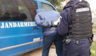 Tânăr din Giurgiu, prins cu un cuţit de 20 de cm în geacă, la Tribunal