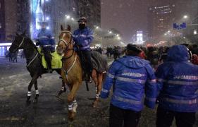 Jandarmi călare la un protest
