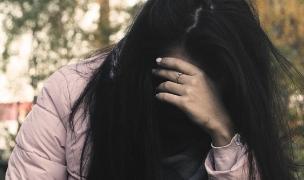 Tânără abuzată şi bătută la prima întâlnire, de un bărbat din Giurgiu, cunoscut pe Facebook