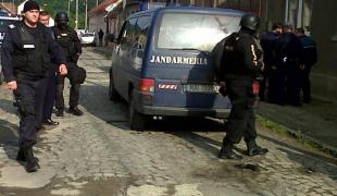 Poliţist bătut şi biciuit la Bacău, de 3 tineri, după ce a intervenit într-un scandal de stradă