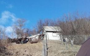 Un bărbat din Bihor a stat câteva săptămâni cu prietenul său mort în casă, după ce l-a ucis