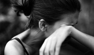 O fată de 17 ani a fost batjocorită într-un bar din Turda