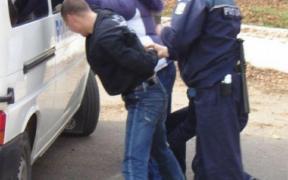 Lăsat în libertate după ce a jefuit un vecin, un tânăr de 18 ani din Piteşti şi-a bătut crunt victima, să-şi retragă plângerea