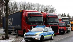 Un şofer român de TIR a murit departe de familie şi casă, într-o parcare din Austria