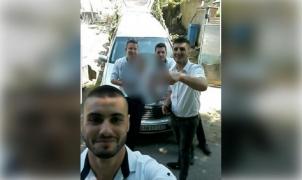 Angajații firmei de servicii funerare a Mitropoliei Olteniei, surprinşi în ipostaze scandaloase