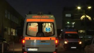 Ambulanțe în fața unui spital