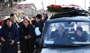 Nemulțumit de banii primiți, un preot a lăsat o familie cu mortul în stradă