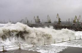 Porturile de la Marea Neagră au fost închise, din cauza vântului puternic