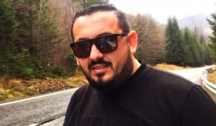 Poliţist bătut şi umilit de un interlop care făcea live la volan şi bea whisky din sticlă