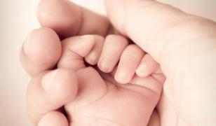 Bebeluş abandonat de mamă, într-o casă din Adamclisi, Constanţa