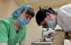 Bebeluş de 1 an înjunghiat în burtă, la Târgovişte, medicii îngroziţi