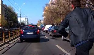 Femeie din Bucureşti, atacată de soţul violent pentru care avea ordin de protecţie