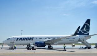 Avion Tarom pe pista Aeroportului Otopeni