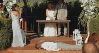 Momentul în care tânărul îşi pierde cunoştinţa în timpul ceremoniei