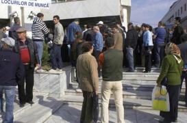 Un botoşănean a murit la coadă, la şomaj. S-a prăbuşit din picioare, după ce a făcut infarct în faţa AJOFM