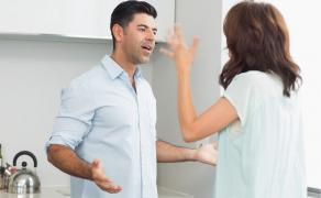 Cuplurile se ceartă de 312 ori pe an. Cel mai des joia, după ora 20.00