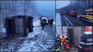 Autobuz plin cu pasageri, răsturnat în Iaşi. A fost activat planul roşu de intervenţie