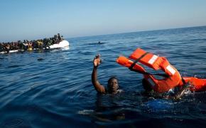 Zeci de migranţi au deturnat nava care i-a salvat de la înec, către Europa. Salvini: "Vor vedea Italia doar cu binoclul"