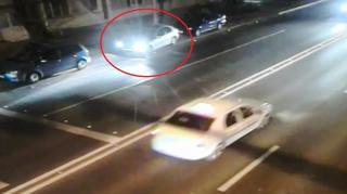 Imagini cumplite în Timişoara, după ce şoferul unui BMW iese din parcarea de pe marginea drumului, fără să se asigure (Video)