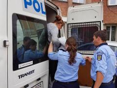 Soţ înjunghiat de soţie, în Gorj, după ce bărbatul a început să o bată crunt pe femeie (Video)